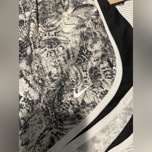 NWT Nike Women's Dri-Fit Tempo Running Shorts - Picture 6 of 8
